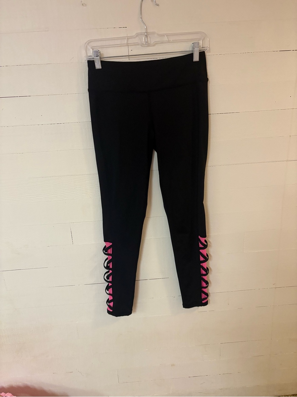 Material Girl Active Black Pink Criss Cross Crop Leggings Medium